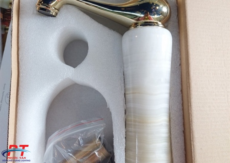 Vòi lavabo thân vàng sứ trắng tay ngọc VLVB-598