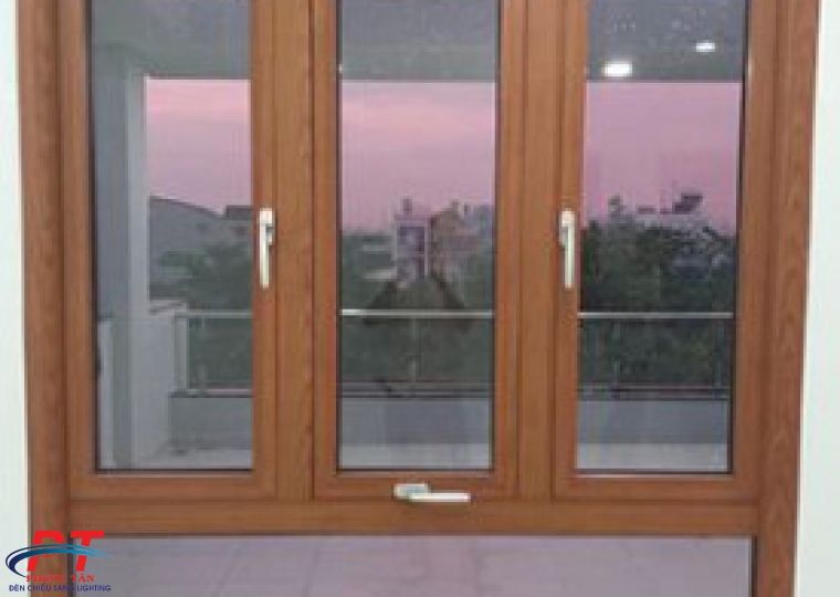 Cửa Sổ Nhôm Xingfa Vân Gỗ 3 Cánh ( 2 Cánh Mở 1 Cánh Hất )